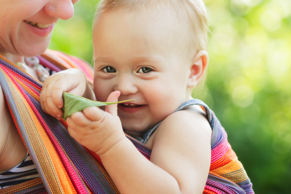 Bébé en portage
